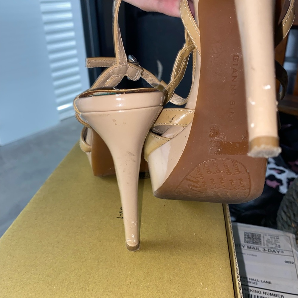 Heels - Picture 3 of 4